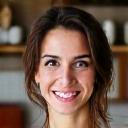 Headshot of Olivia Martins, a food blogger.